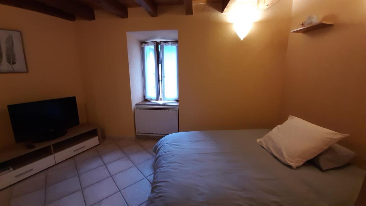 Petite Maison De Village Situee Entre Lacs, Cascades Et Montagnes Virieu-le-Grand 外观 照片