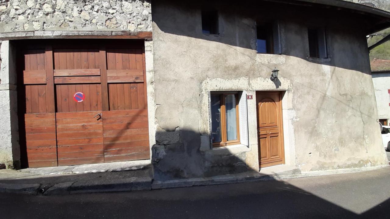 Petite Maison De Village Situee Entre Lacs, Cascades Et Montagnes Virieu-le-Grand 外观 照片